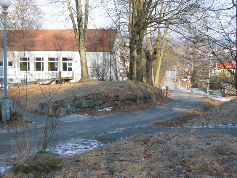 Från och med 1813 låg Fräntorps huvudbyggnad och ekonomibyggnader i detta område där trädgårdsmästaren tidigare hade haft sin stuga. Foto: Per Hallén 2004