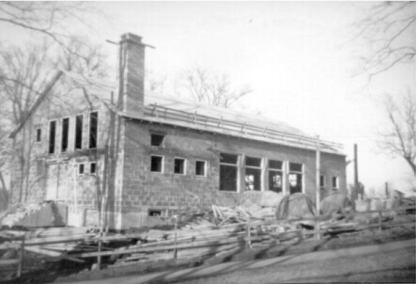 Fräntorps folkets hus under uppbyggnad. 