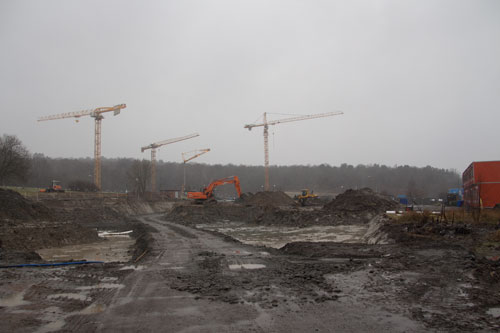 Det är inte lätt att känna igen området där Radio- och TV-huset hade sina parkeringar! Här sett från Storatorpsvägen. Foto: Per Hallén 2015.