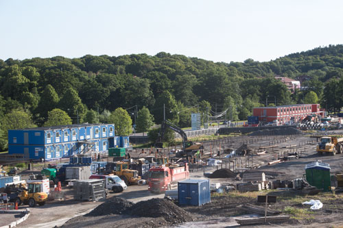 Grundarbetena för NCC:s radhus pågår. Radhusen får inte några källare utan ligger direkt på marken. Foto: Per Hallén 2015