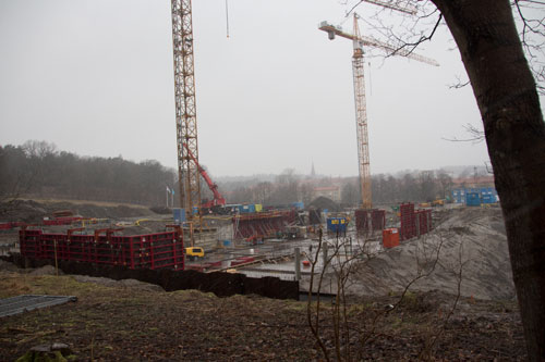 NCC:s flerfamiljshus i området har snart en färdig grund att stå på. Foto: Per Hallén 2015.