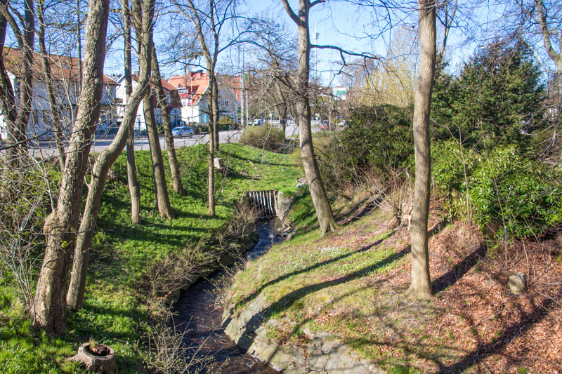 Här försvinner Storebäcken ner i underjorden för att ansluta till Mölndalsån. Foto: Per Hallén 2016