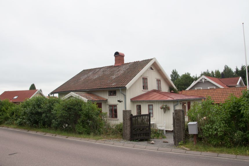 Storegårdens andra boningshus, i bakgrunden skymtar dess ekonomibyggnader. Foto: Per Hallén 2016