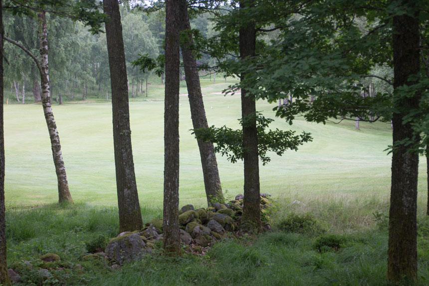 Rester av kulturlandskapet finns kvar inom golfbanans område. Foto: Per Hallén 2016