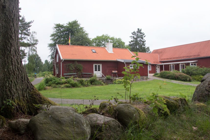 En äldre gårdsbyggnad. Foto: Per Hallén 2016.