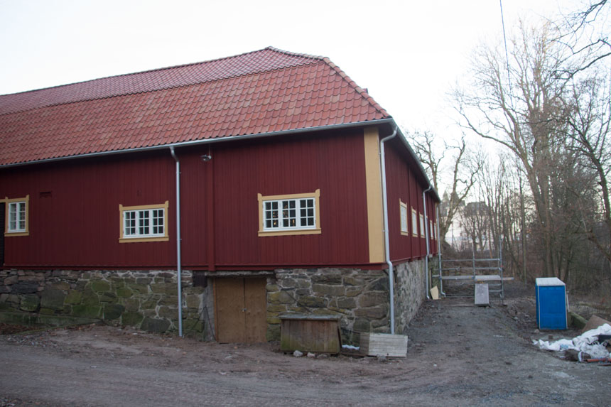 De nyrenoverade stallarna. Foto: Per Hallén 2016.