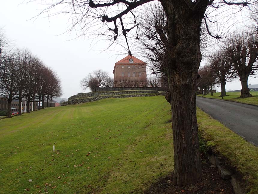 Carl Wilhelm Carlbergs allé till "Partille Slott". Foto: Per Hallén 2016.