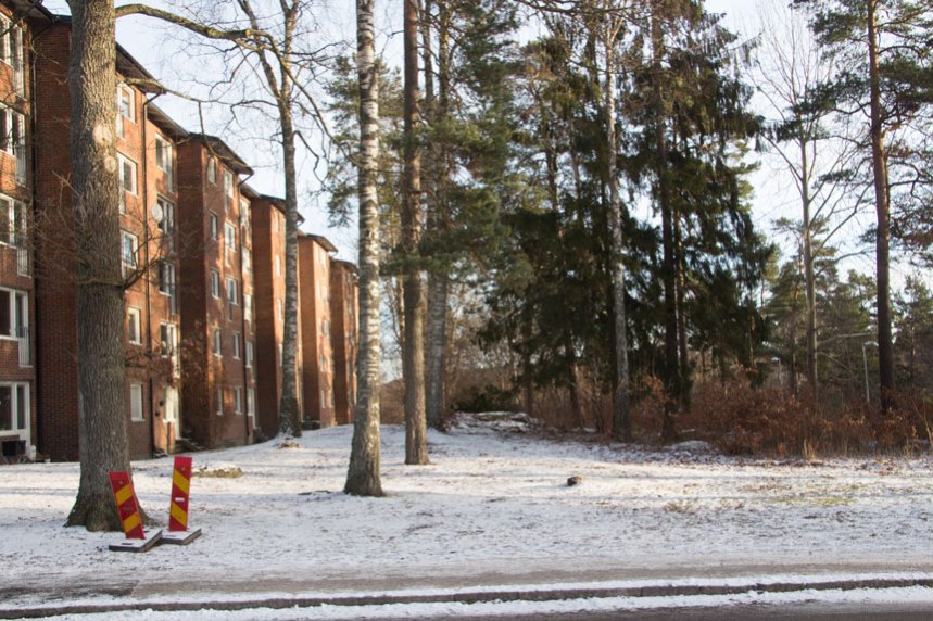 Parallellt med den befintliga bebyggelsen planeras ytterligare ett hus på fem våningar som är tänkt att sträcka sig i riktning mot Robertshöjdsgatan. Foto: Per Hallén 2017.